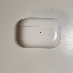 AIRPODS PRO CHARGING CASE